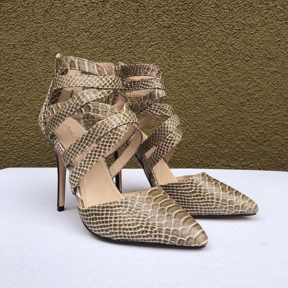 NEW SNAKE SKIN HEELS SZ 7